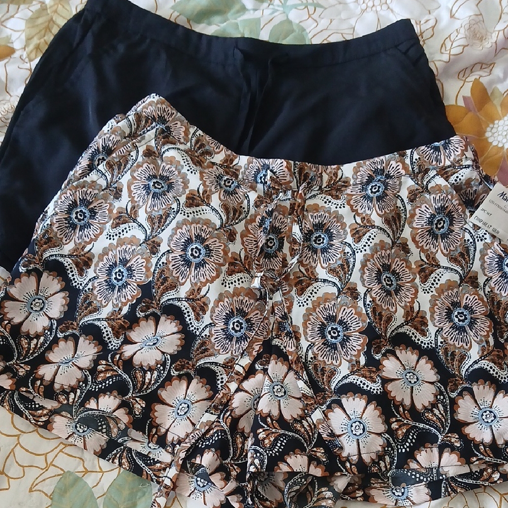 Rachel Zoe Black and Floral Printed Women’s Shorts